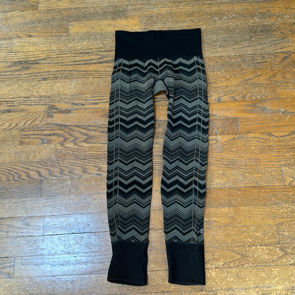 Womens Lululemon Ebb to Street leggings. Size 4